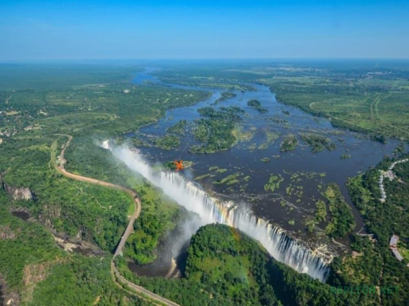 Остров Ливингстона у водопада Виктория