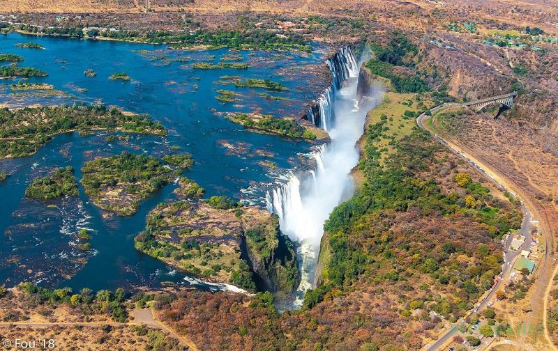 Водопад Виктория на реке Замбези с высоты