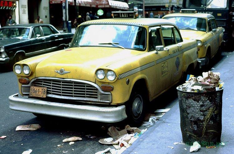 Желтые такси Checker в Нью-Йорке