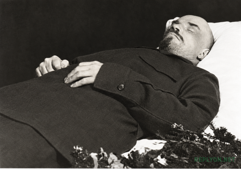 Владимир Ильич Ленин умер 21 января 1924 года в подмосковных Горках